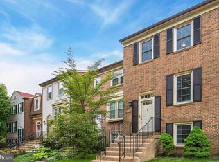 8609 Dellway Ln, Vienna, VA 22180