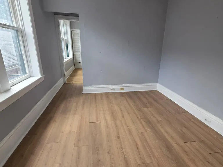 72 Lincoln Way W #8 — Photo 3
