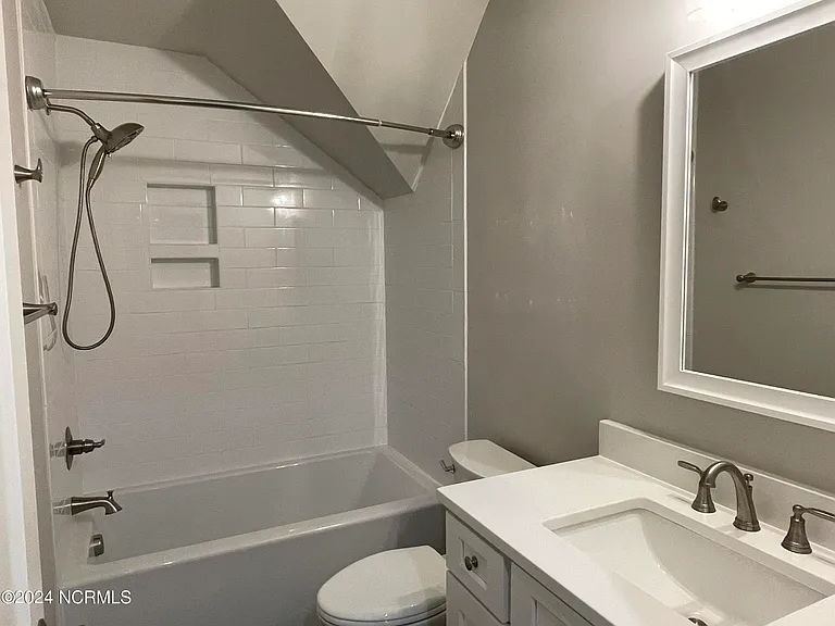 1267 Linden Rd — Photo 16