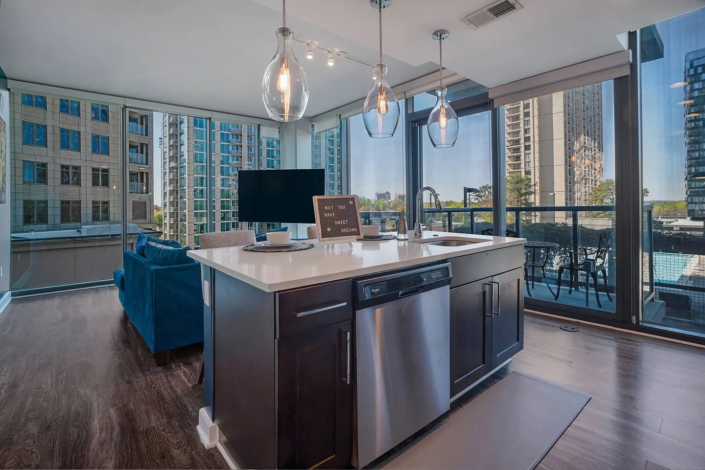 1 bed, 800 sqft, $3,250 — Photo 4