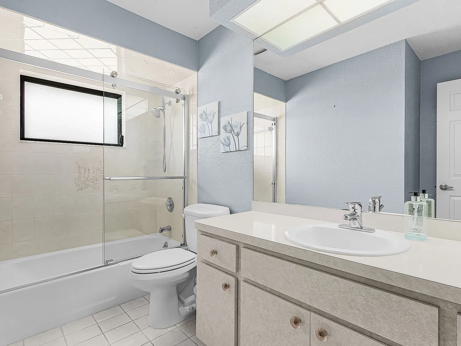 3 bed, 2211 sqft, $3,500 — Photo 4