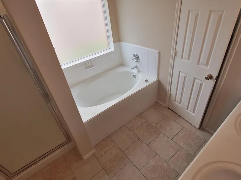 21211 Bridge Springs Ln — Photo 16