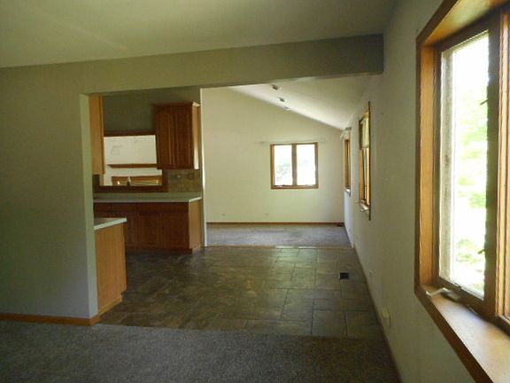 5th image of 225 Carnation Ln