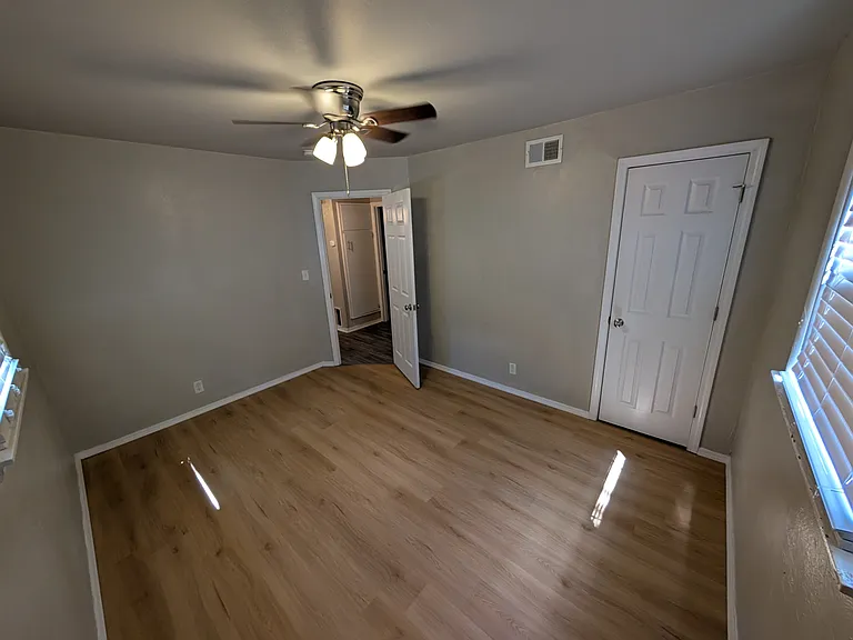 1614 Iowa St — Photo 12