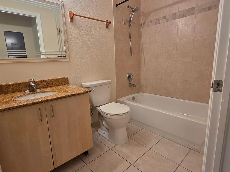 1640 Presidential Way — Photo 7