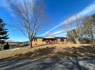 17 Royce Rd, Troutville, VA 24175