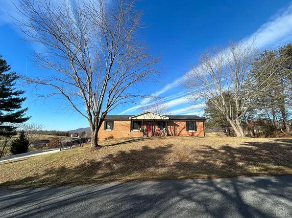 17 Royce Rd, Troutville, VA 24175