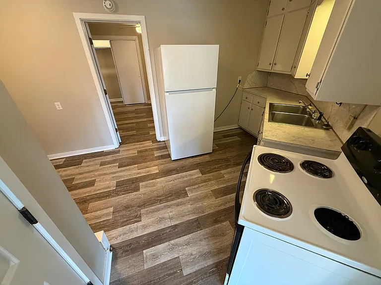 613 G Ave #1 — Photo 3