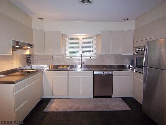 Spacious bright kitchen
