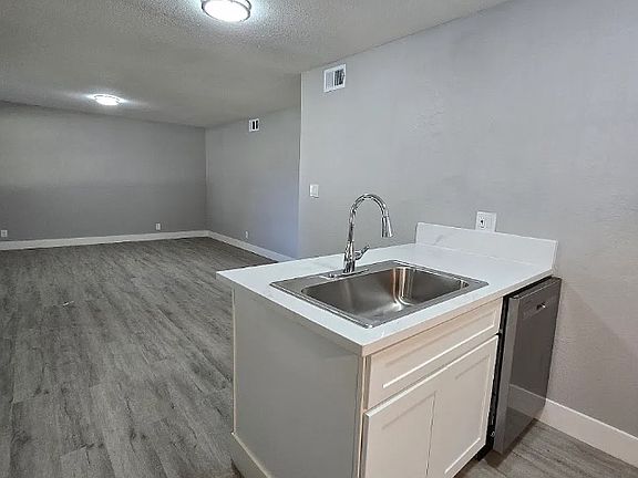 3rd image of 2602 W Fairmont Ave APT 102