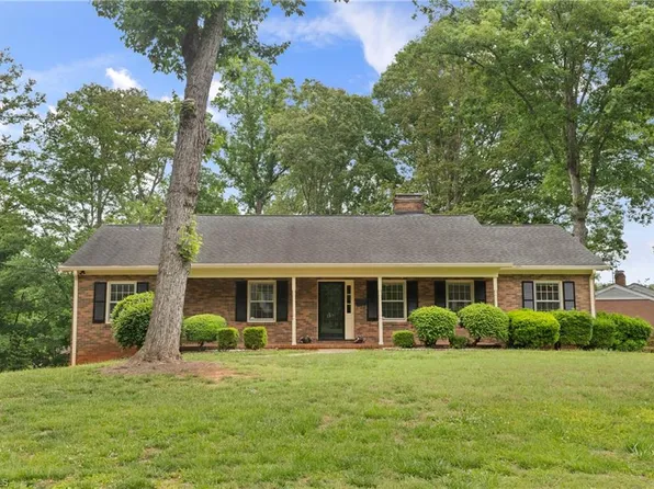 2971 Ormond Dr, Winston Salem, NC 27106