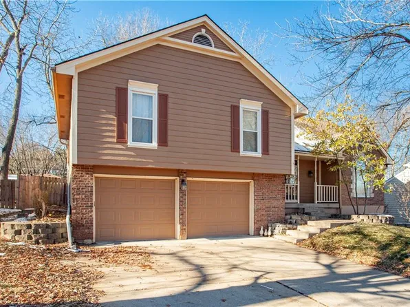 2421 NW Leann Dr, Blue Springs, MO 64014