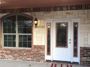 6241 Twin Oaks Dr, Forest Hill, TX 76119
