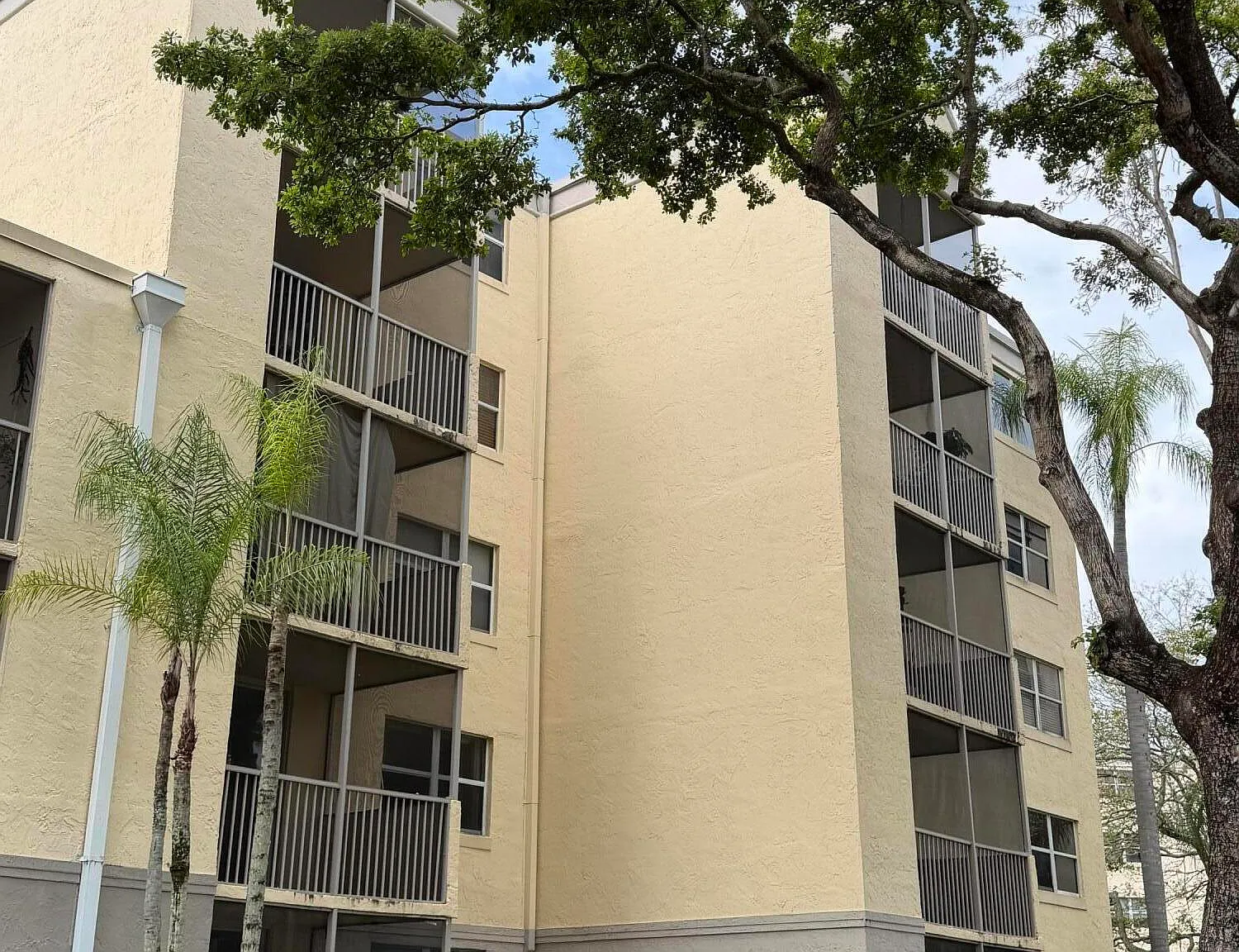 1 bed, 1.0 bath, 810 sqft, $1,925 — Photo 3