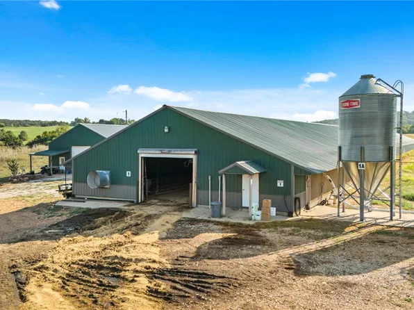 Madison St #7615, Huntsville, AR 72740