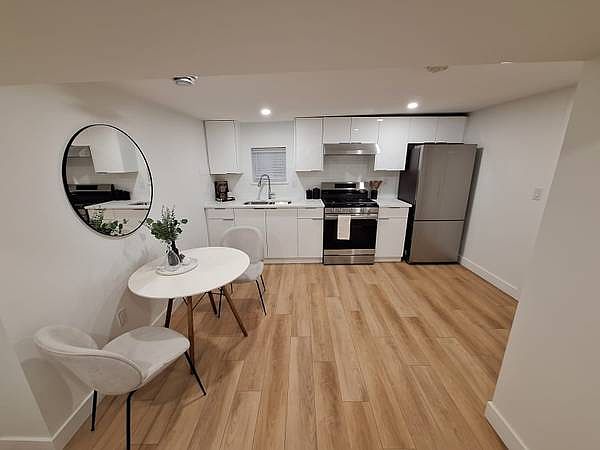 1st image of 4997 Moss St #1