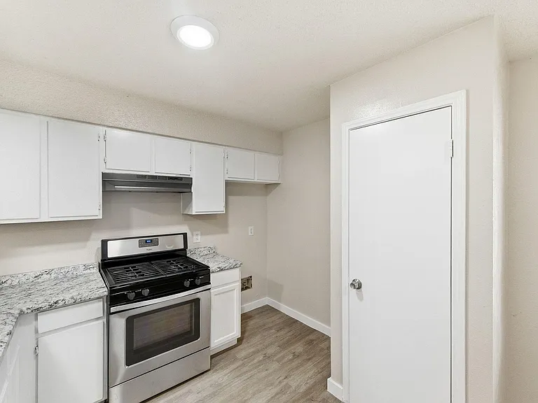 2204 Donahue Ln #B — Photo 4