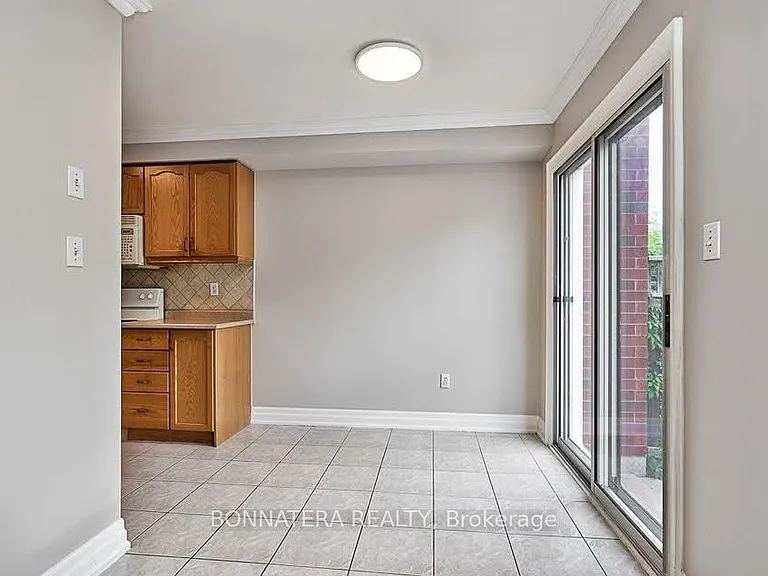 2399 Newcastle Cres — Photo 5