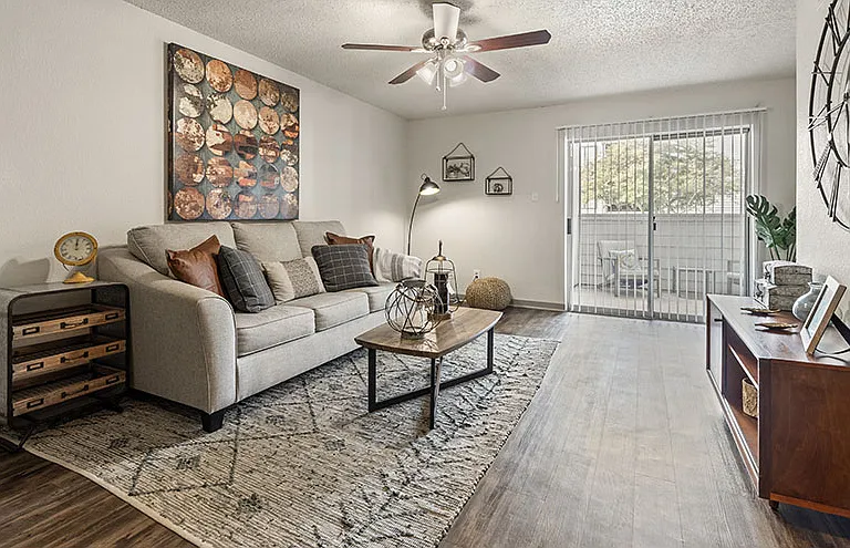 The Elise Apartments — Photo 3