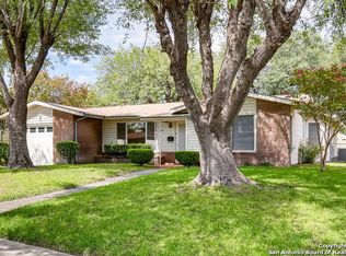 319 E Glenview Dr, San Antonio, TX 78201