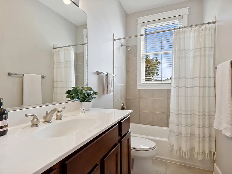 1243 N Wolcott Ave #6 — Photo 22