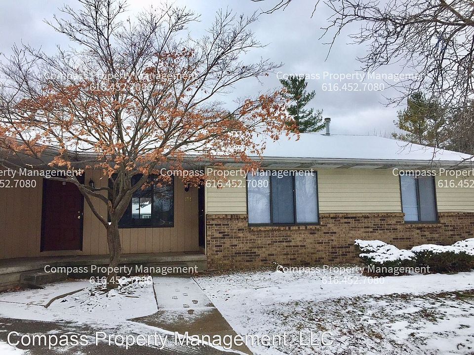 1st image of 898 Hardwick Dr SE