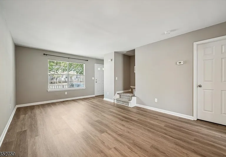 907 Wetherburn Ct — Photo 12