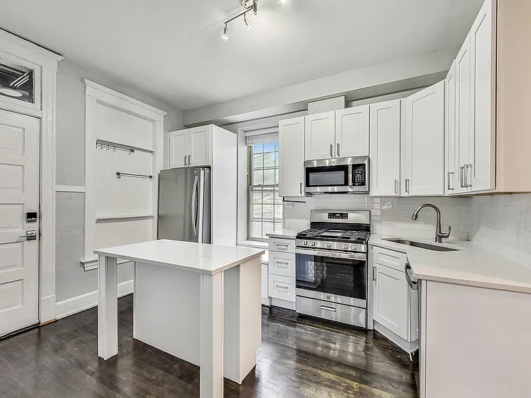 1809 N Francisco Ave #1 — Photo 3