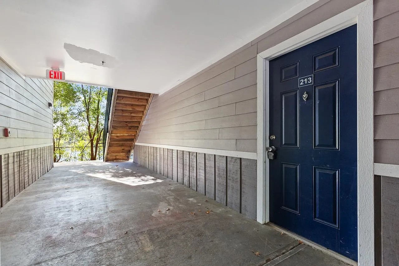 2 bed, 2.0 bath, 1037 sqft, $1,250 — Photo 3