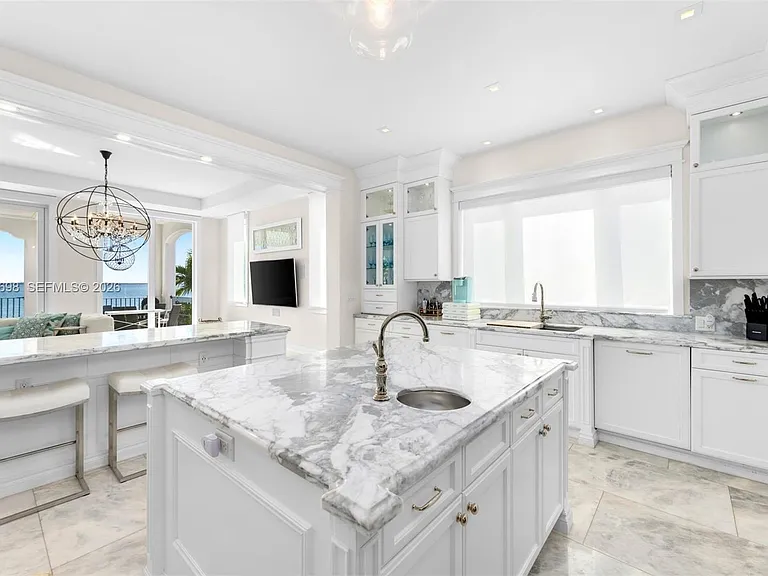 1460 S Treasure Dr — Photo 22