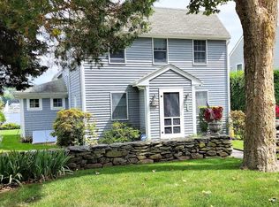 102 Cliff Ave, Portsmouth, RI 02871