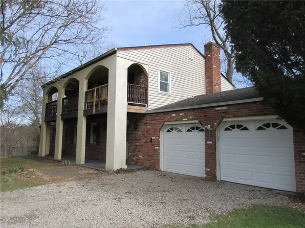 101 Surrey Dr N, Canonsburg, PA 15317