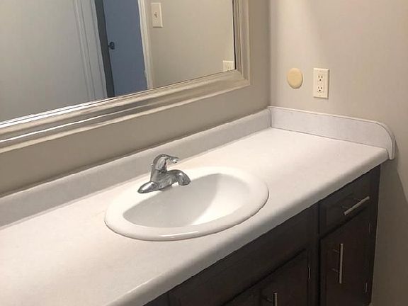5th image of 1220 Camellia Dr #1