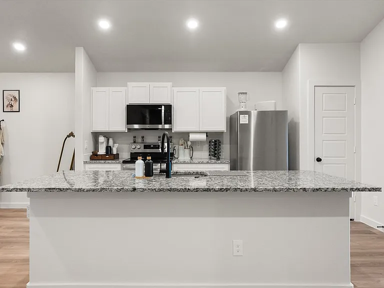 2509 Kenwood Ave — Photo 13