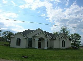 7962 Seneca Lake Rd, Ozawkie, KS 66070