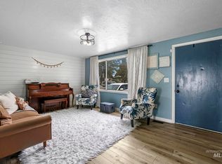 531 Calico St, Hansen, ID 83334