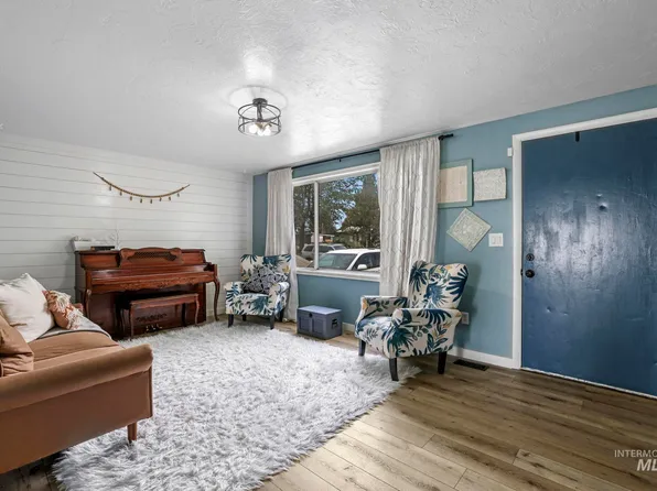 531 Calico St, Hansen, ID 83334