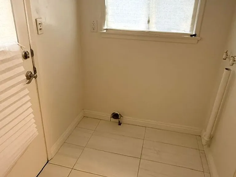 6008 Greenmeadow Rd — Photo 10