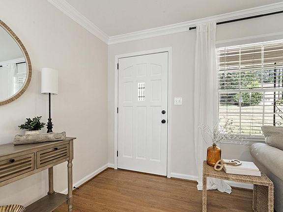 5th image of 2369 Hackberry Ln