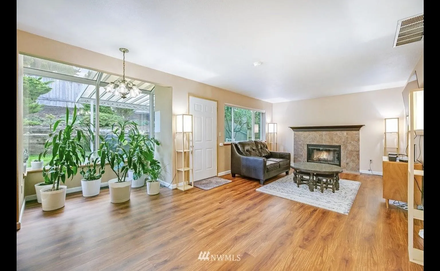 3 bed, 2.5 bath, 2000 sqft, $3,100 — Photo 2