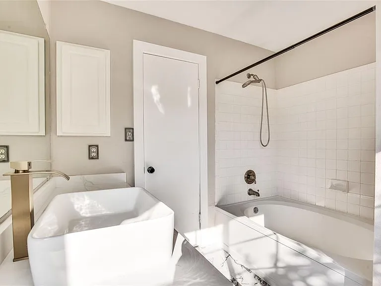 1201 Del Roy Dr — Photo 19