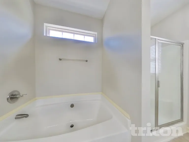 1422 Collins Dr — Photo 9