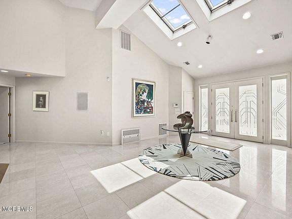 4th image of 44 Nikki Court