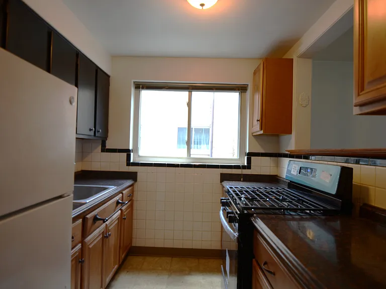 2541 Williams Ave #1 — Photo 5