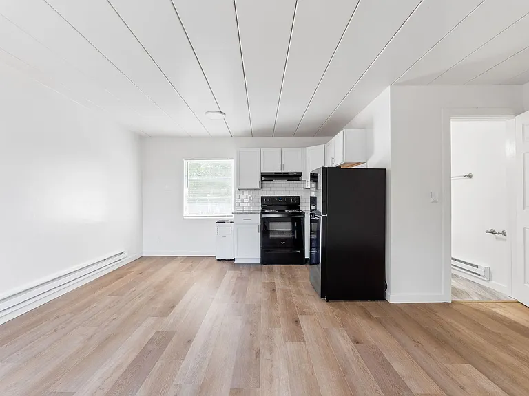 7382 E Main St — Photo 10