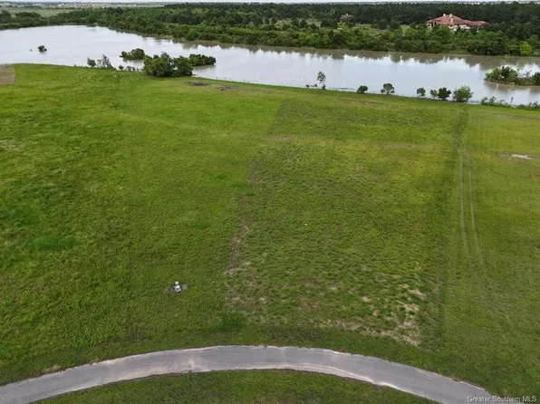 5467 Waterside Dr, Lake Charles, LA 70607