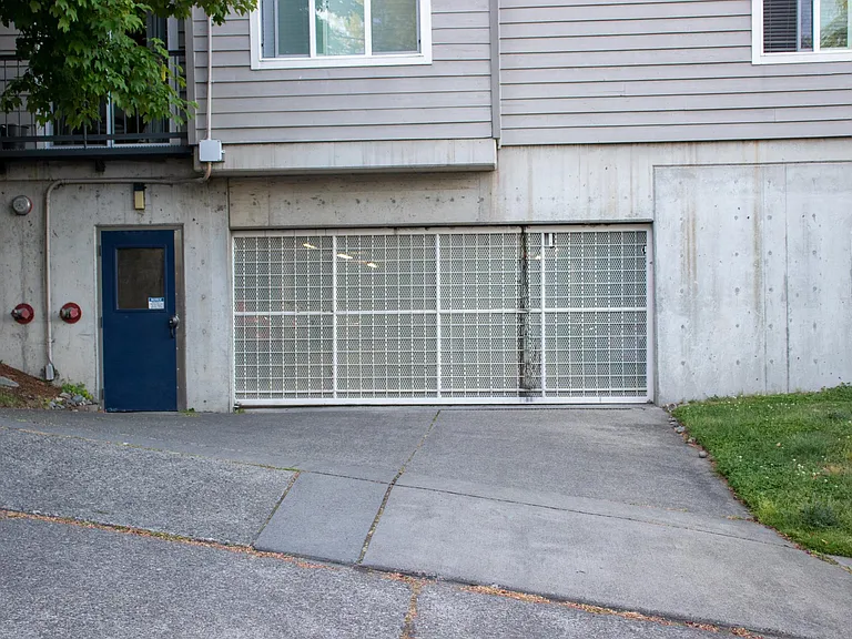 2200 Thorndyke Ave W #208 — Photo 29