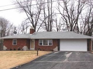 8429 Hillview Dr, Belleville, IL 62223