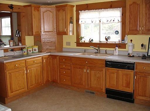 Awesome eat-in Kitchen 