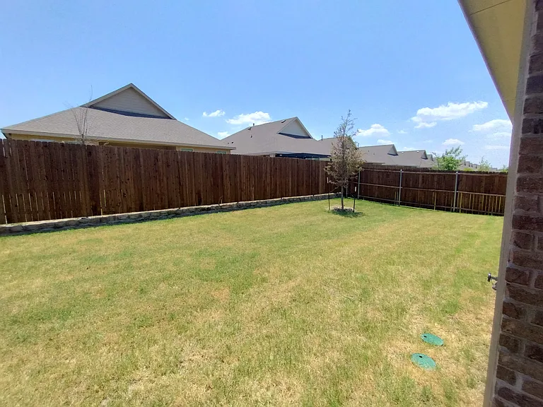 1103 Mahogany Ln — Photo 23